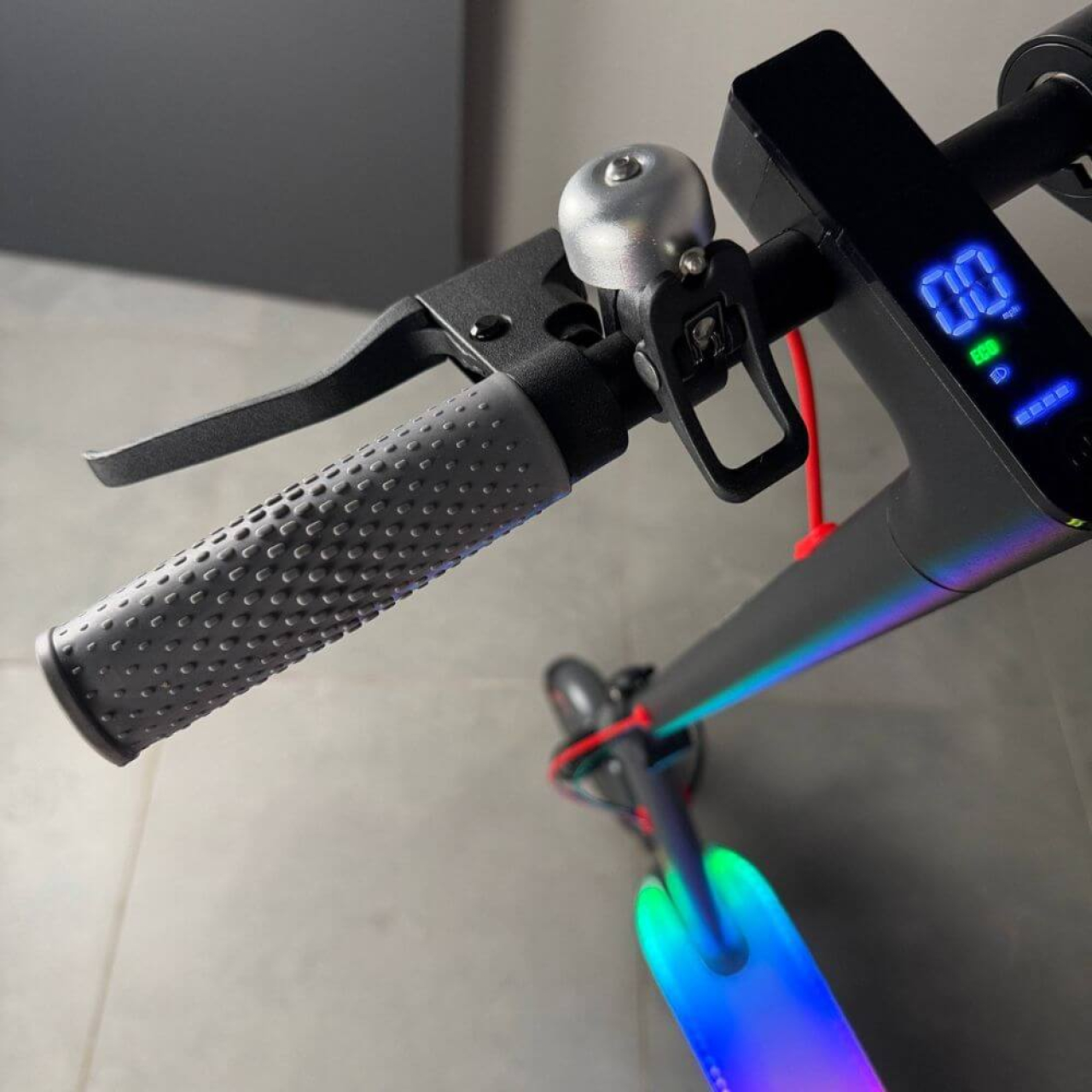 Електросамокат KUGOO PRO 5 LED Max 600W 36V 13Ah з передньою амортизацією та пневматичними колесами, Фото 7