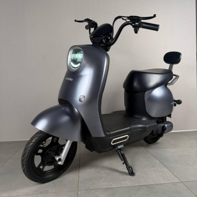 Електровелосипед EVOBIKE UNO 600W 48V 20Ah графітового кольору — двомісна модель із графеновим акумулятором та подвійною амортизацією