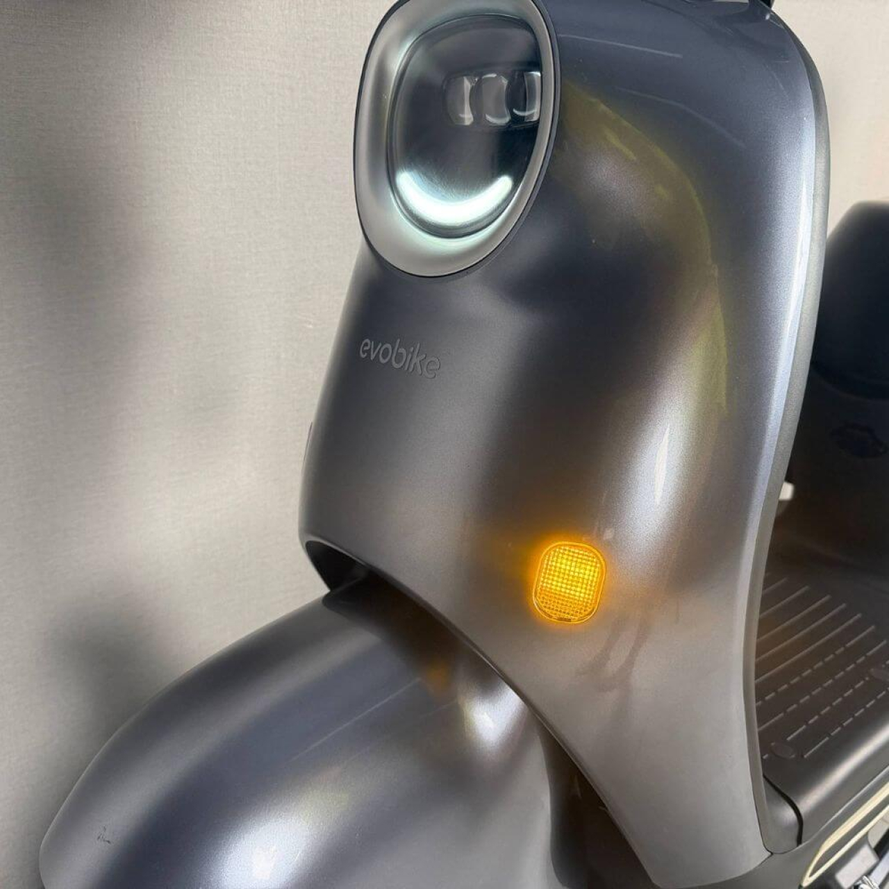 Електровелосипед EVOBIKE UNO 800W 48V 20Ah графітового кольору — двомісна модель із графеновим акумулятором та подвійною амортизацією, Фото 13
