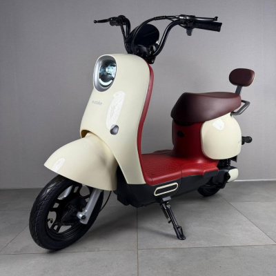 Електровелосипед EVOBIKE UNO 600W 48V 20Ah молочного кольору — двомісна модель із графеновим акумулятором та подвійною амортизацією