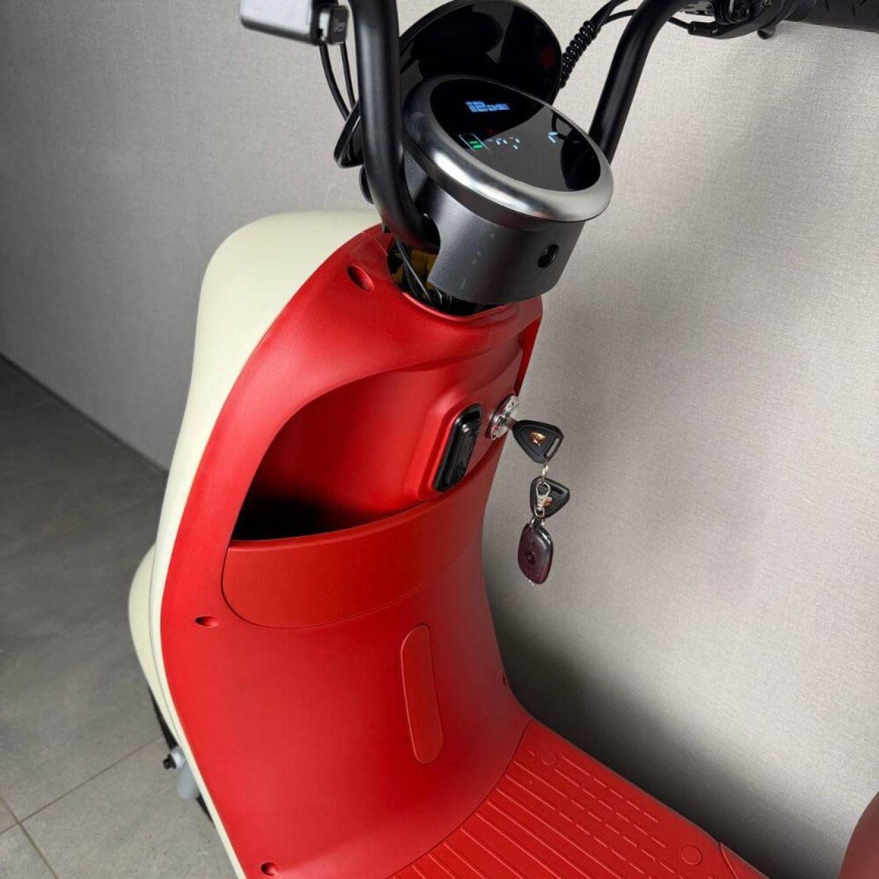 Електровелосипед EVOBIKE UNO 800W 48V 20Ah молочного кольору — двомісна модель із графеновим акумулятором та подвійною амортизацією, Фото 6