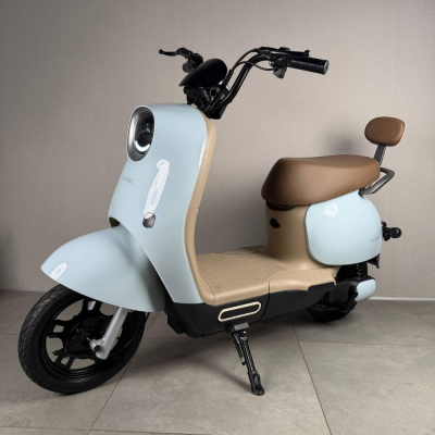Електровелосипед EVOBIKE UNO 600W 48V 20Ah блакитного кольору — двомісна модель із графеновим акумулятором та подвійною амортизацією