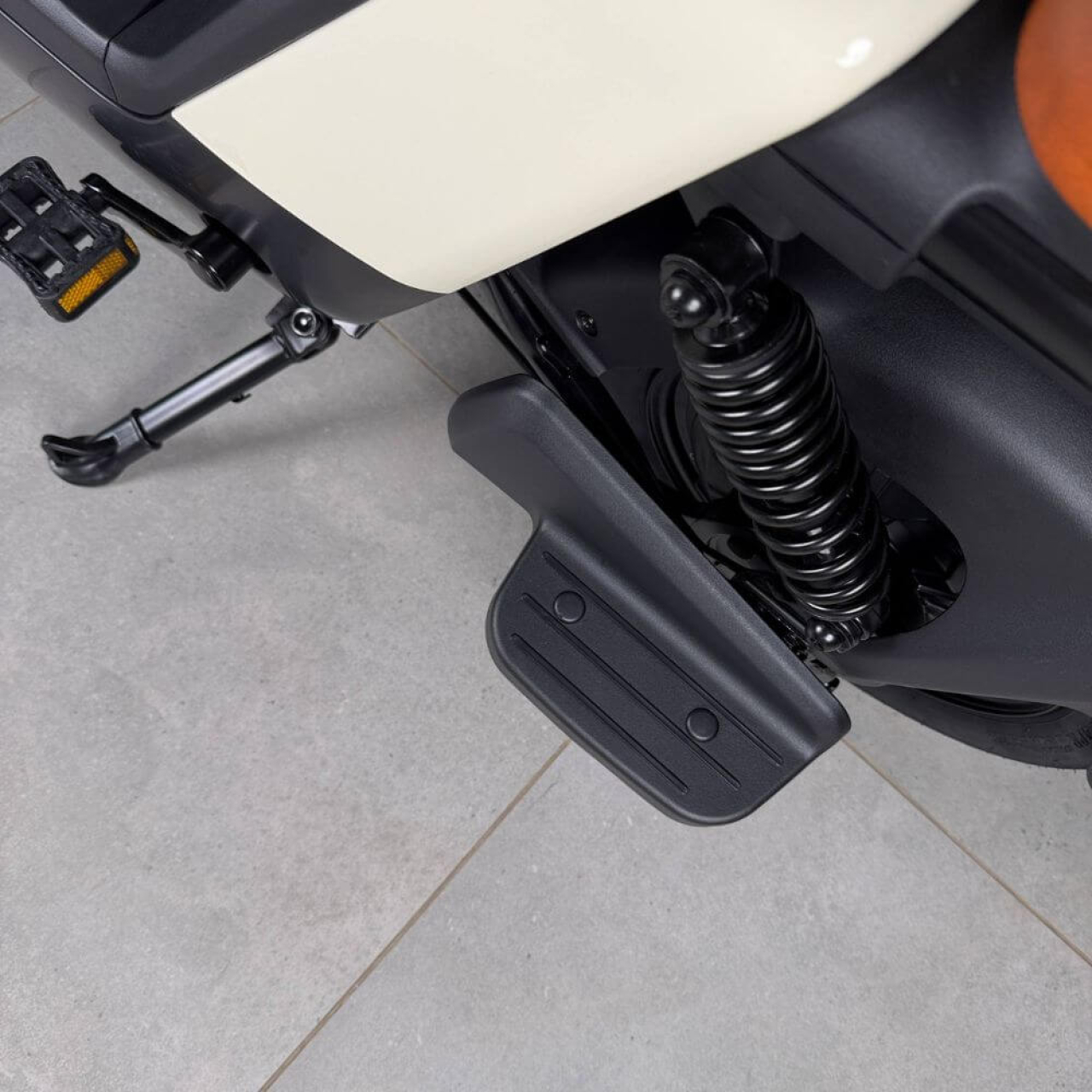 Електровелосипед EVOBIKE YOTA 800W 48V 20Ah, двомісний 14", з подвійною амортизацією, кошиком, молочний, Фото 6