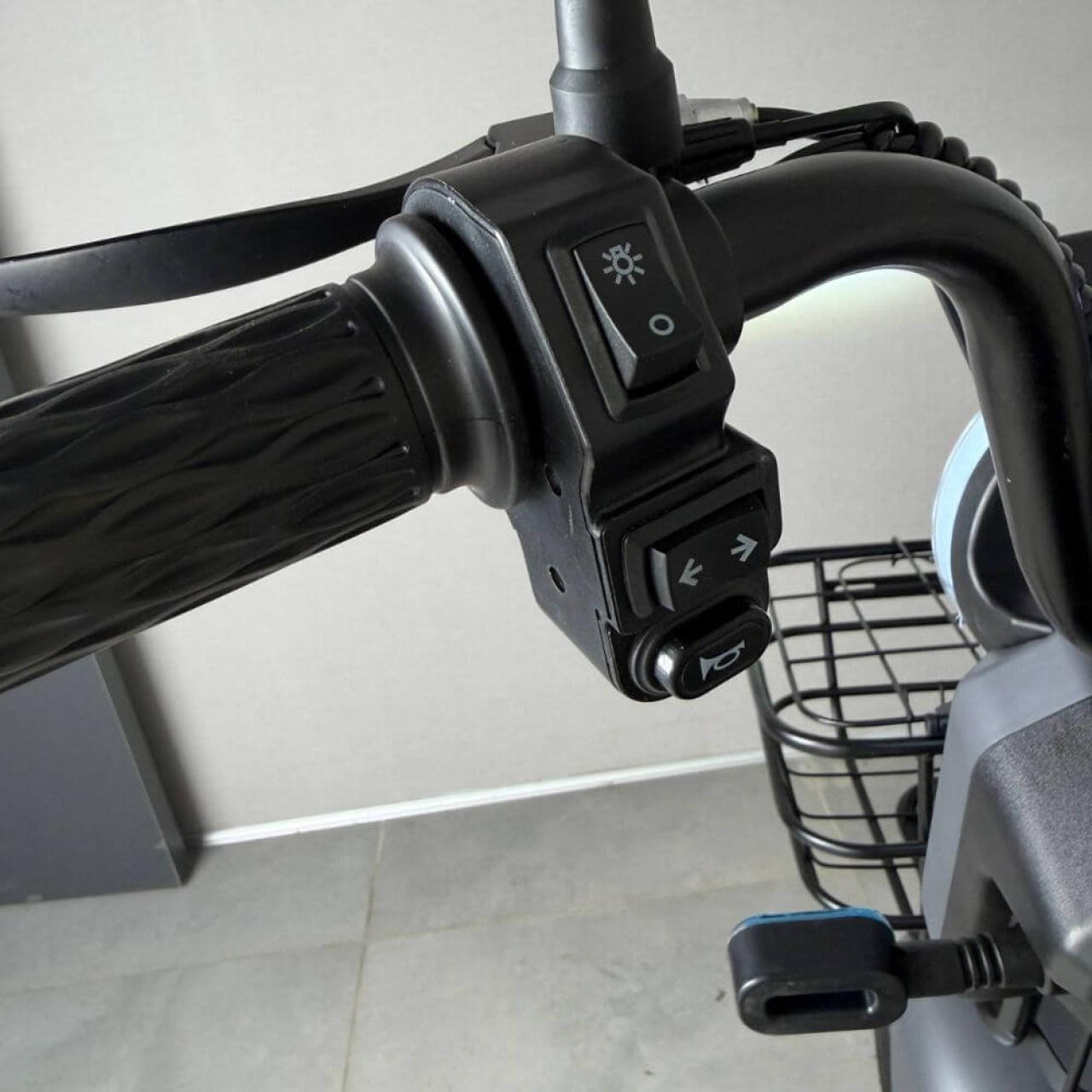 Електровелосипед EVOBIKE Nova S 500W 48V 12Ah графітового кольору з амортизацією та швидкістю до 40 км/год, Фото 7