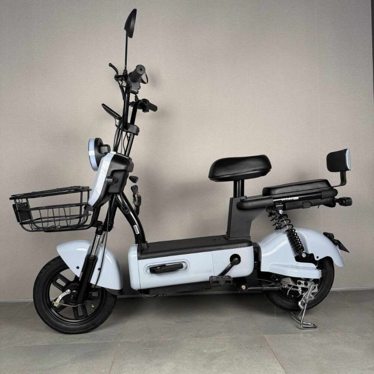 Електровелосипед EVOBIKE Nova S 500W 48V 12Ah глянцевого світло-сірого кольору з амортизацією та швидкістю до 40 км/год, Фото 2