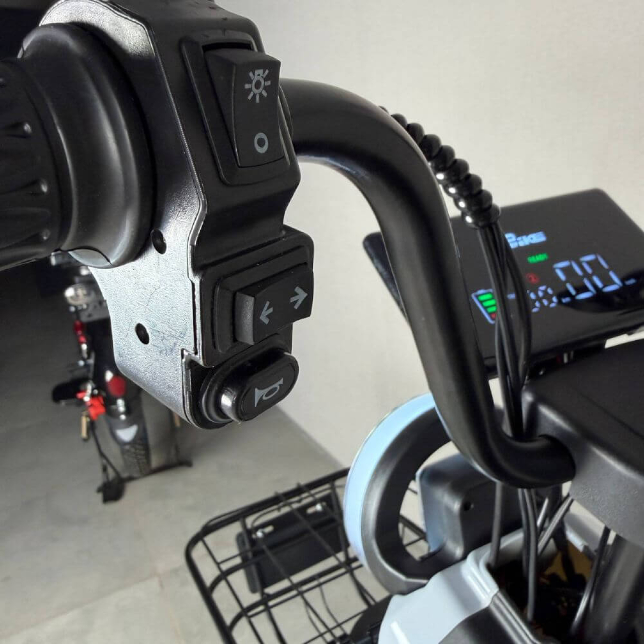 Електровелосипед EVOBIKE Nova S 500W 48V 12Ah глянцевого світло-сірого кольору з амортизацією та швидкістю до 40 км/год, Фото 7