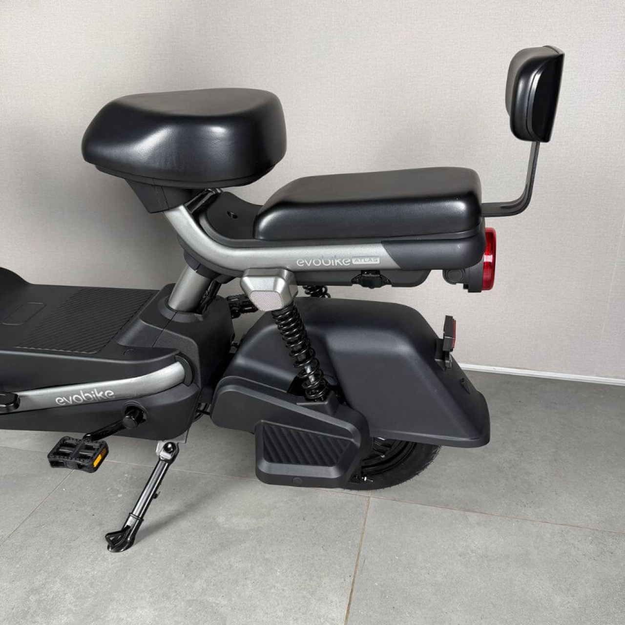 EVOBIKE Atlas 600W 48V 20Ah Графит (Серый) — электровелосипед для ежедневных поездок по городу, Фото 4
