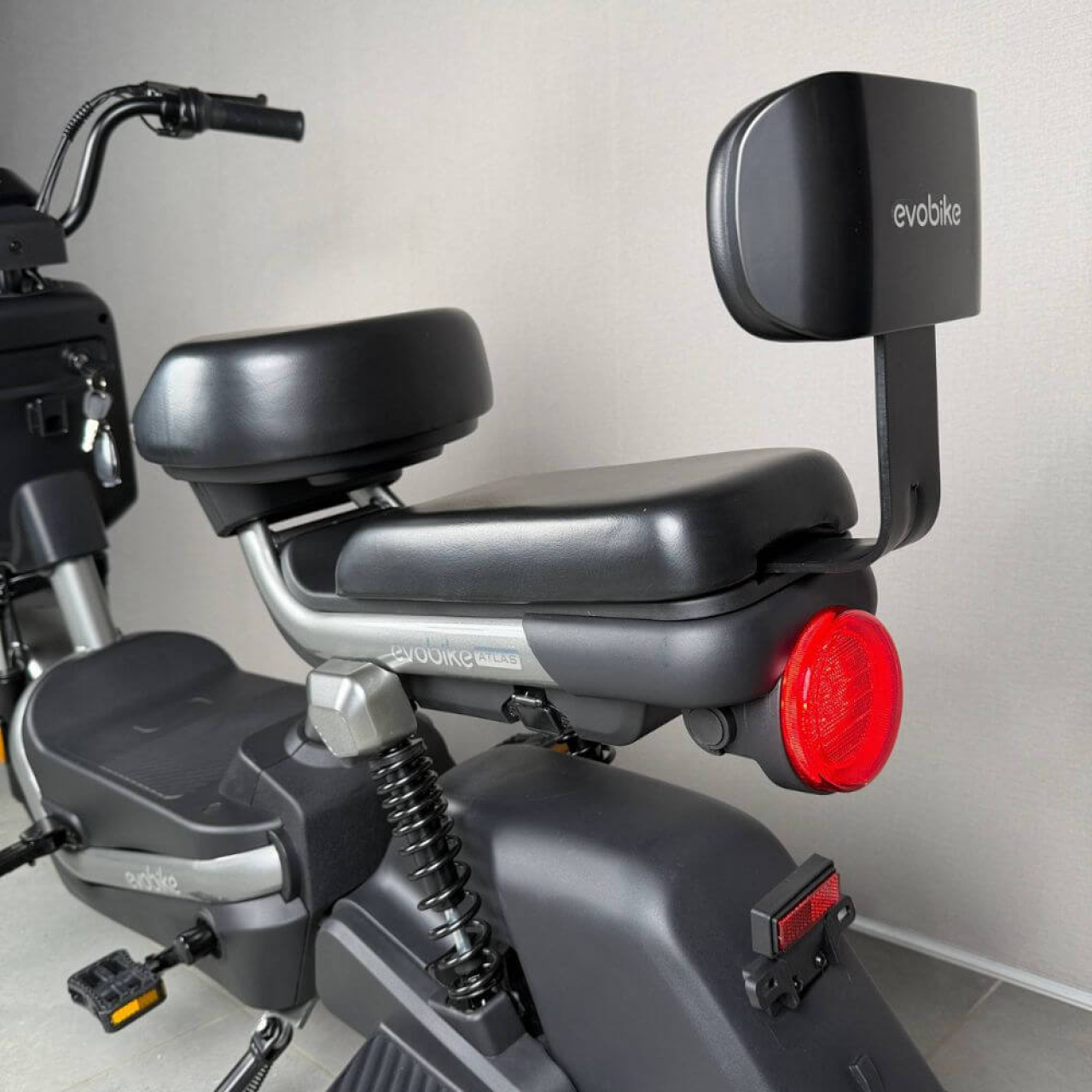 EVOBIKE Atlas PRO 14" 800W 60V 20Ah — электровелосипед с графеновым аккумулятором, до 30 км/ч, графит (серый), Фото 4